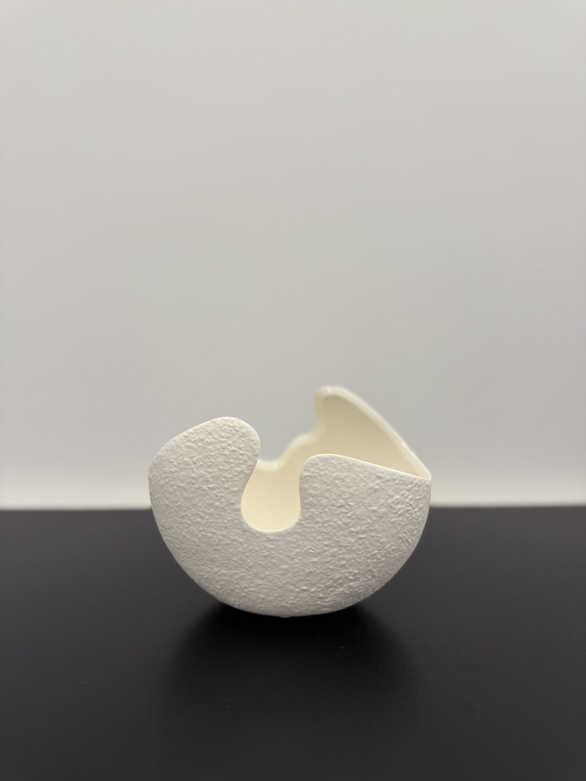 Small Eggshell Vase - Image 1