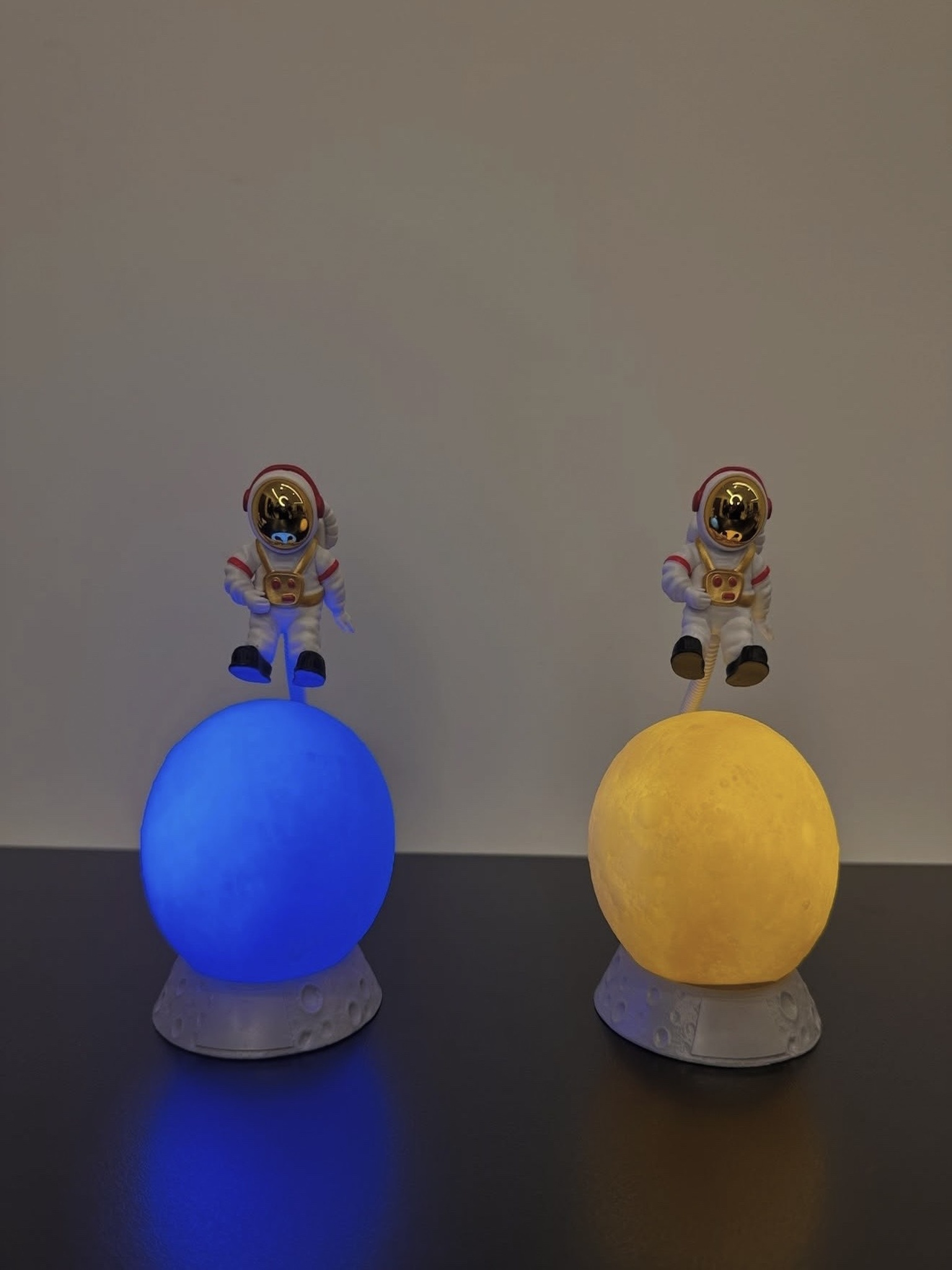 IMG_8744 Light Astronaut Lamp - Image 1